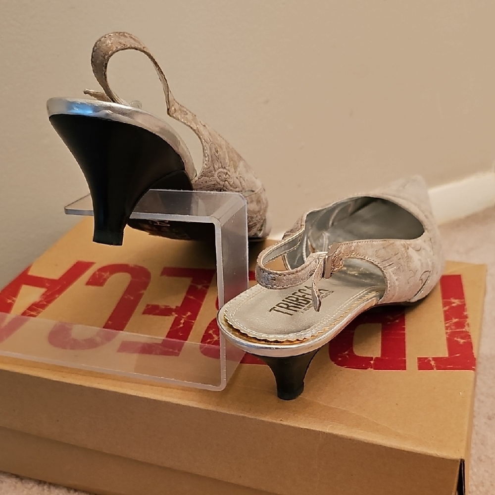 Metallic Lace Slingback Pointed-Toe Heels in Champagne - Picture 3 of 7